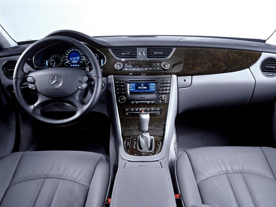  Mercedes-Benz CLS500 2004 года  (фото 15 из 30)